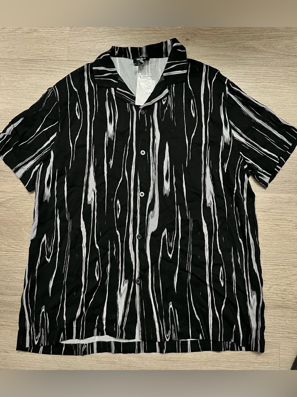 Forever 21 Woven Black and Grey Short-Sleeve Button-Up Shirt Camp Collar XL
